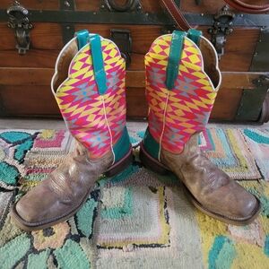 Sold-Cinch Edge Boots